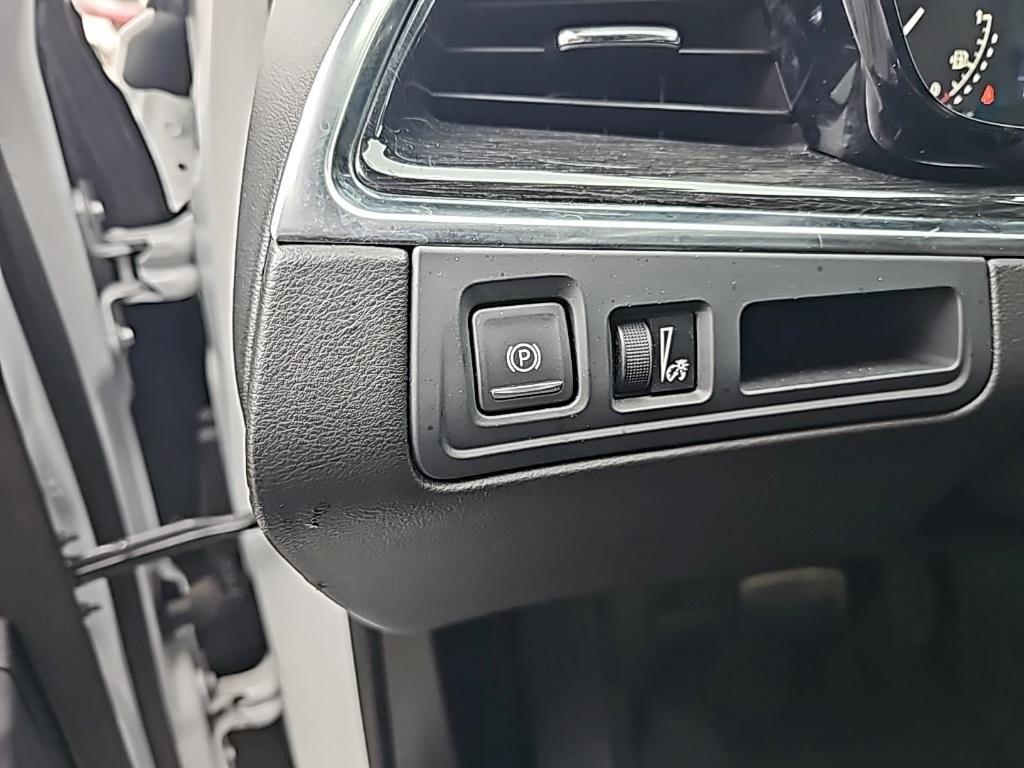 used 2023 Cadillac XT5 car, priced at $28,988