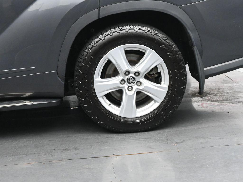 used 2021 Toyota Highlander car, priced at $27,861
