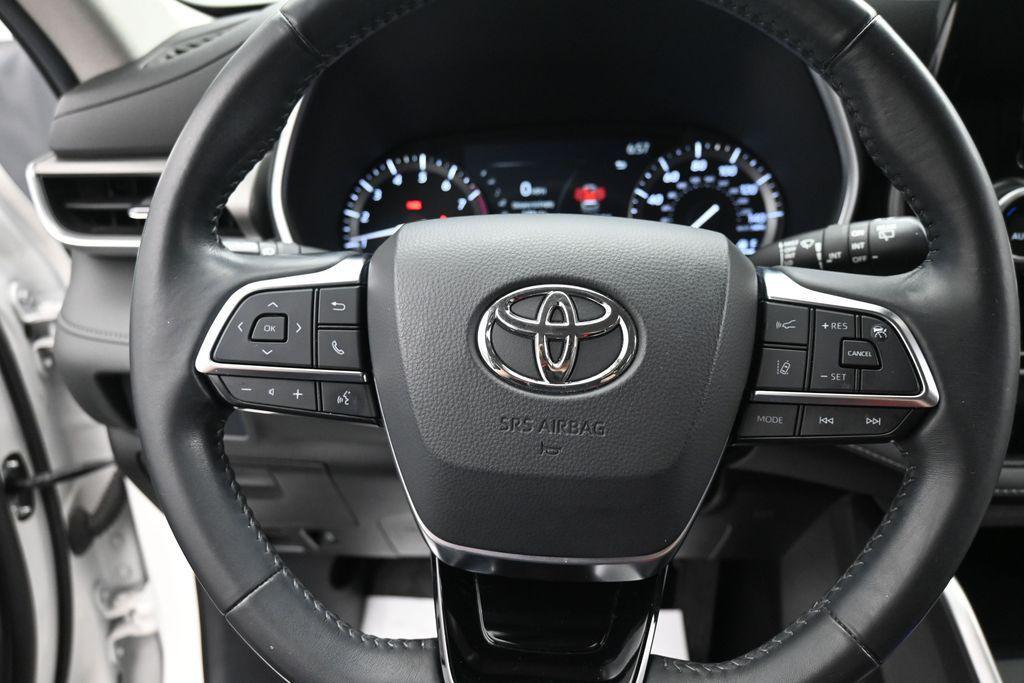 used 2021 Toyota Highlander car, priced at $29,670