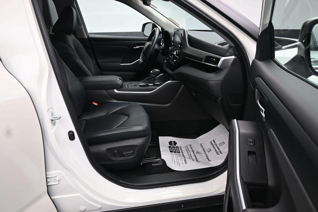 used 2021 Toyota Highlander car, priced at $29,670