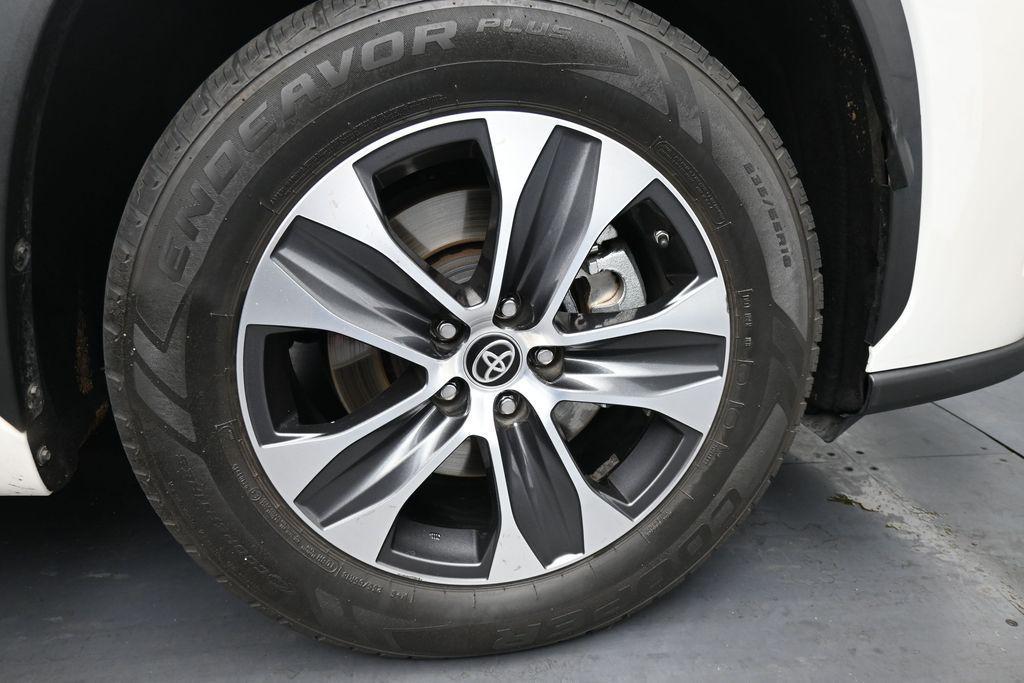 used 2021 Toyota Highlander car, priced at $29,670