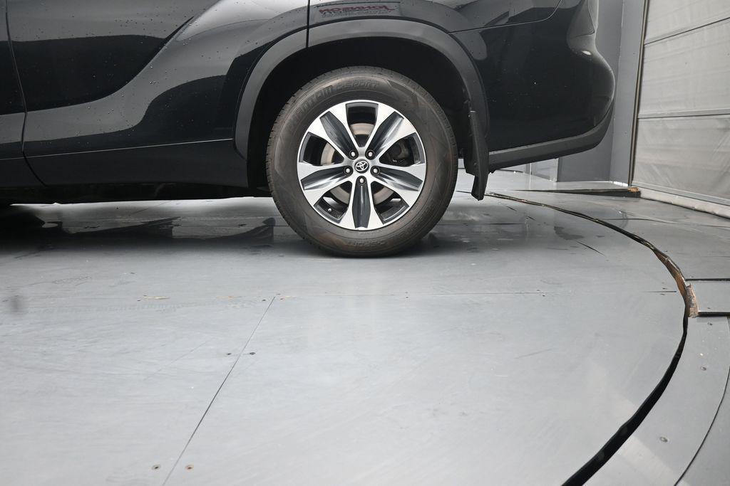 used 2023 Toyota Highlander car, priced at $35,514