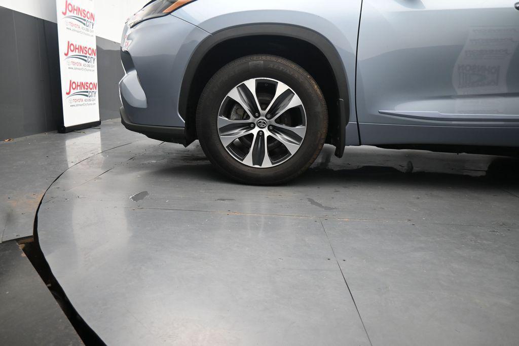 used 2023 Toyota Highlander car, priced at $34,008