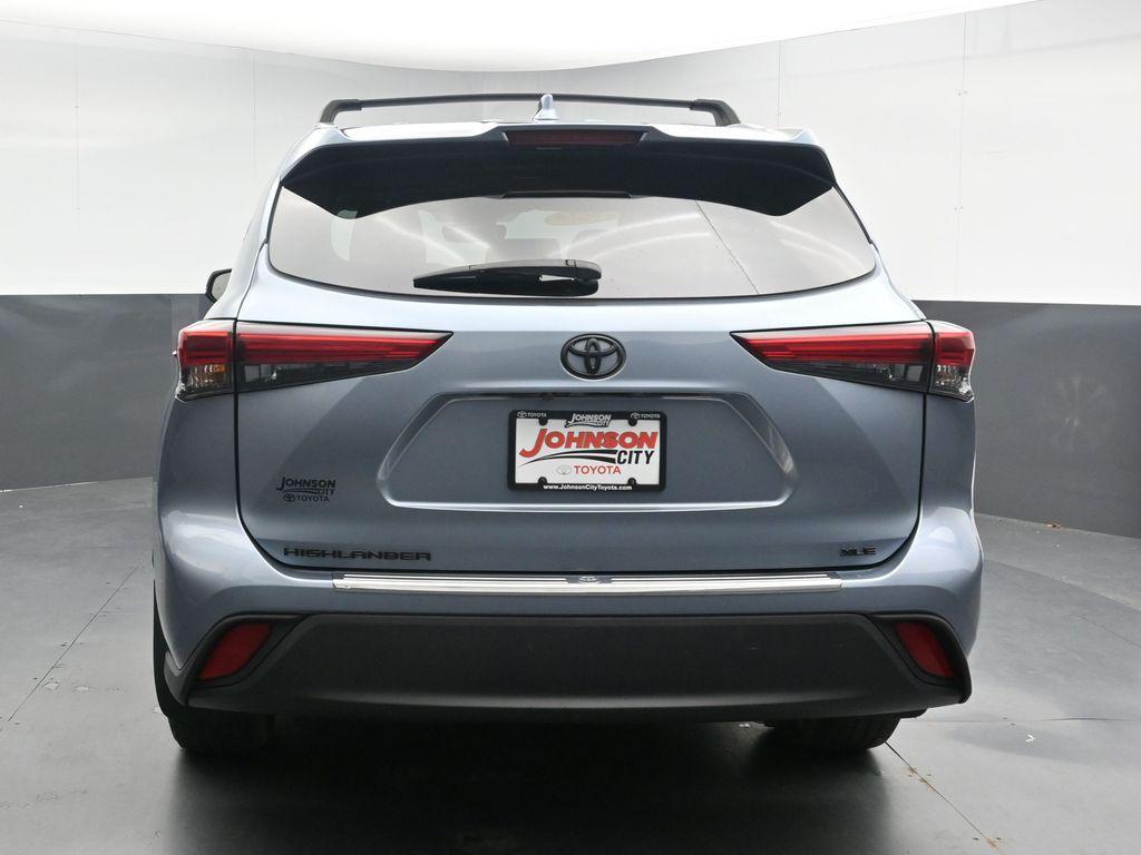 used 2023 Toyota Highlander car, priced at $34,008