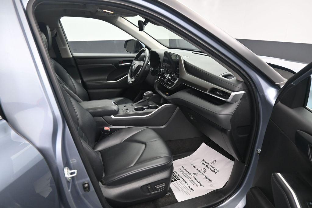used 2023 Toyota Highlander car, priced at $34,008
