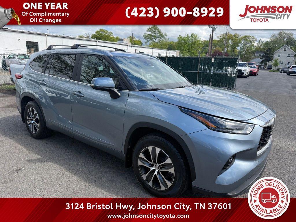 used 2023 Toyota Highlander car, priced at $34,711