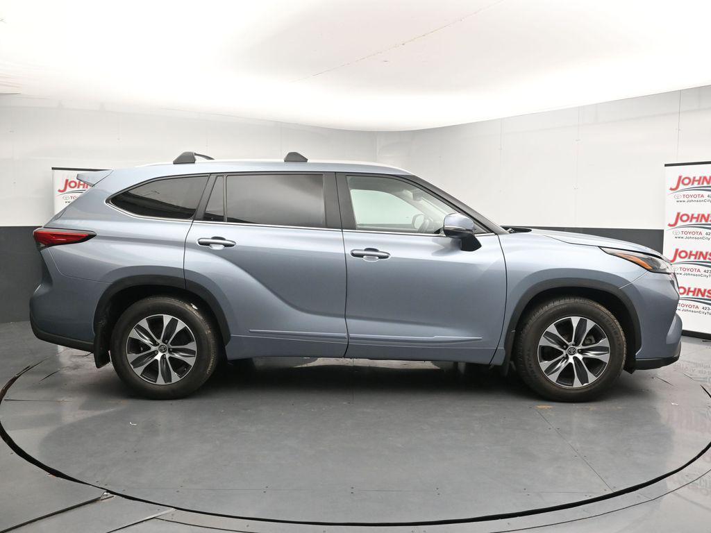 used 2023 Toyota Highlander car, priced at $34,008