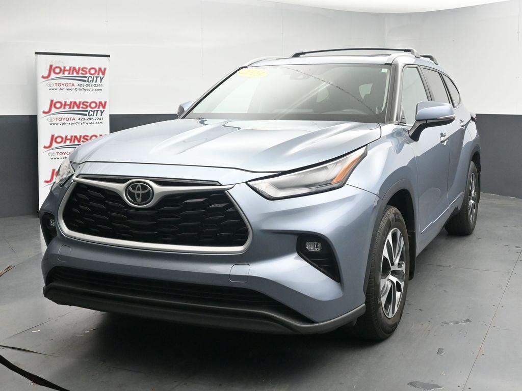 used 2023 Toyota Highlander car, priced at $34,008