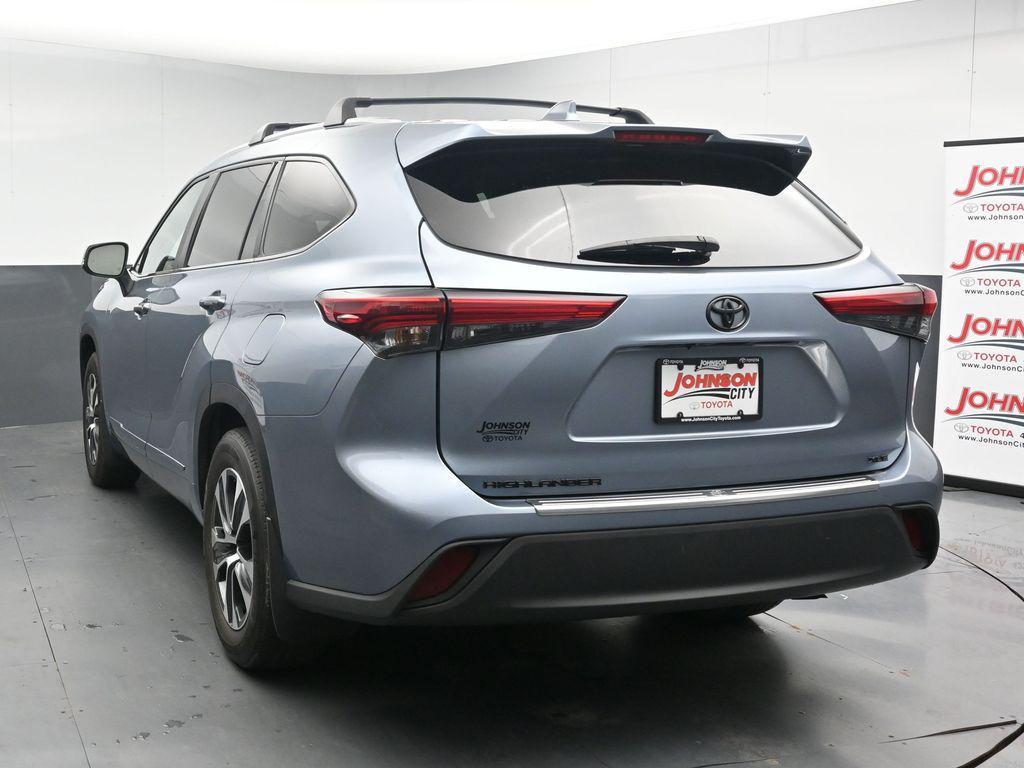 used 2023 Toyota Highlander car, priced at $34,008