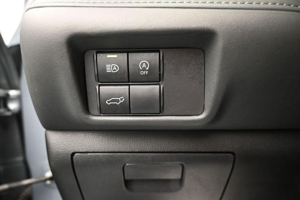 used 2023 Toyota Highlander car, priced at $34,008