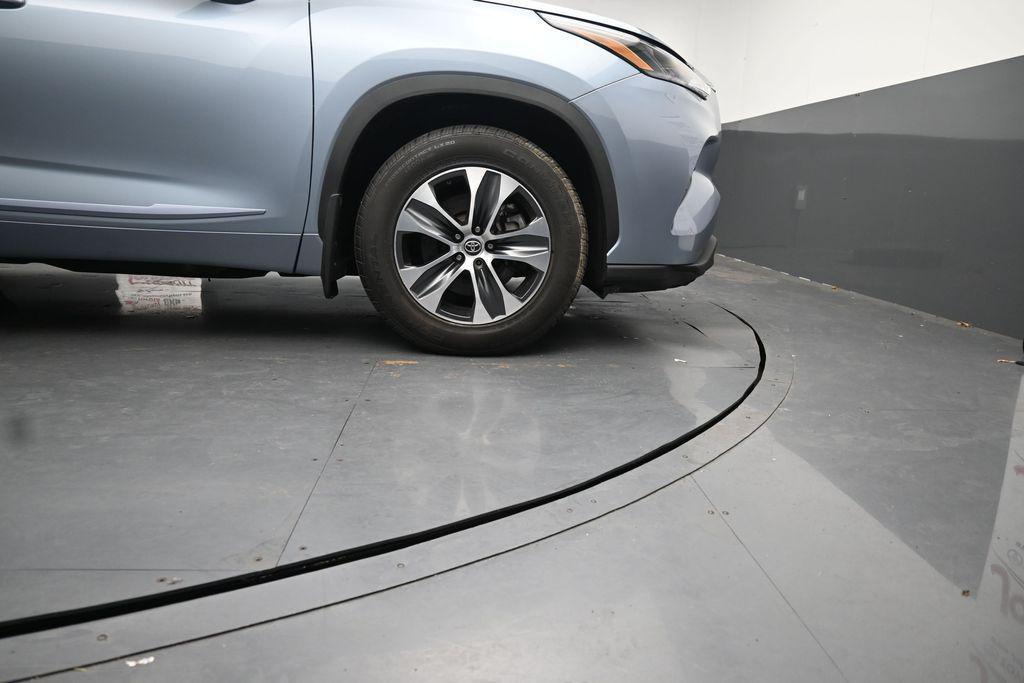 used 2023 Toyota Highlander car, priced at $34,008