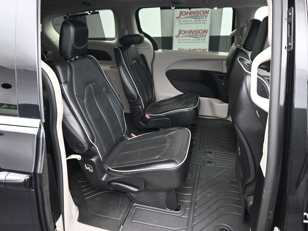 used 2023 Chrysler Pacifica car, priced at $25,559