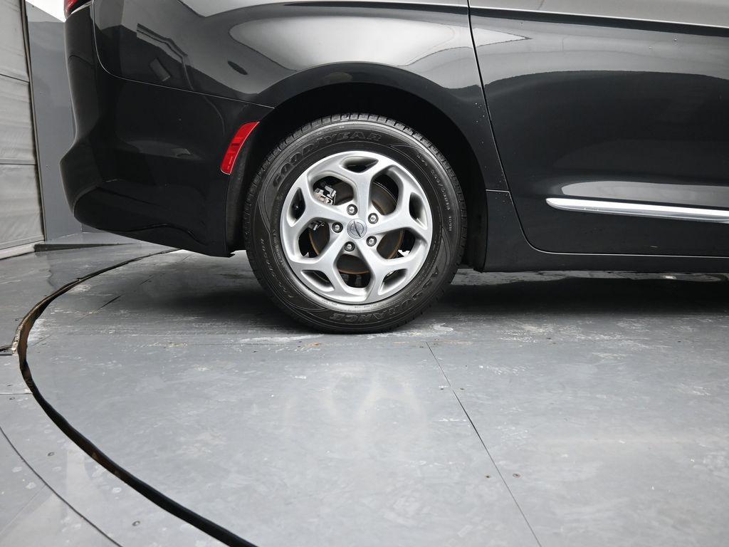 used 2023 Chrysler Pacifica car, priced at $25,559