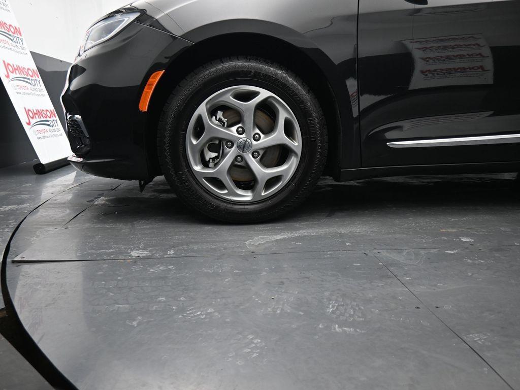 used 2023 Chrysler Pacifica car, priced at $25,559