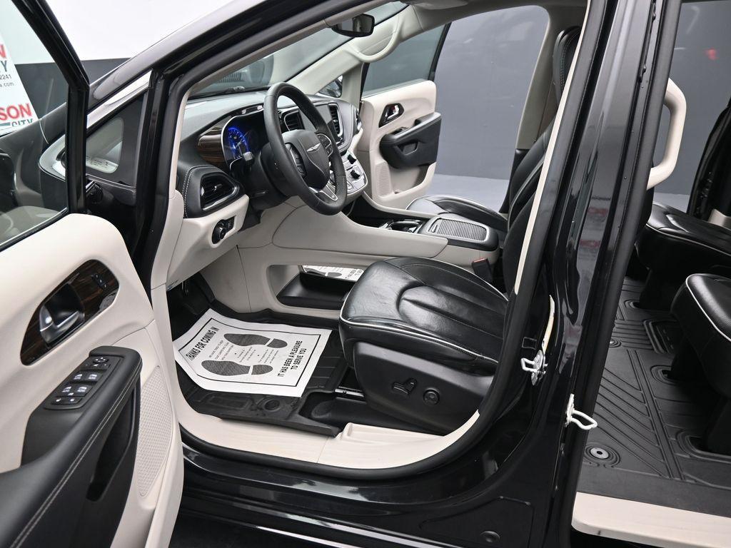 used 2023 Chrysler Pacifica car, priced at $25,559