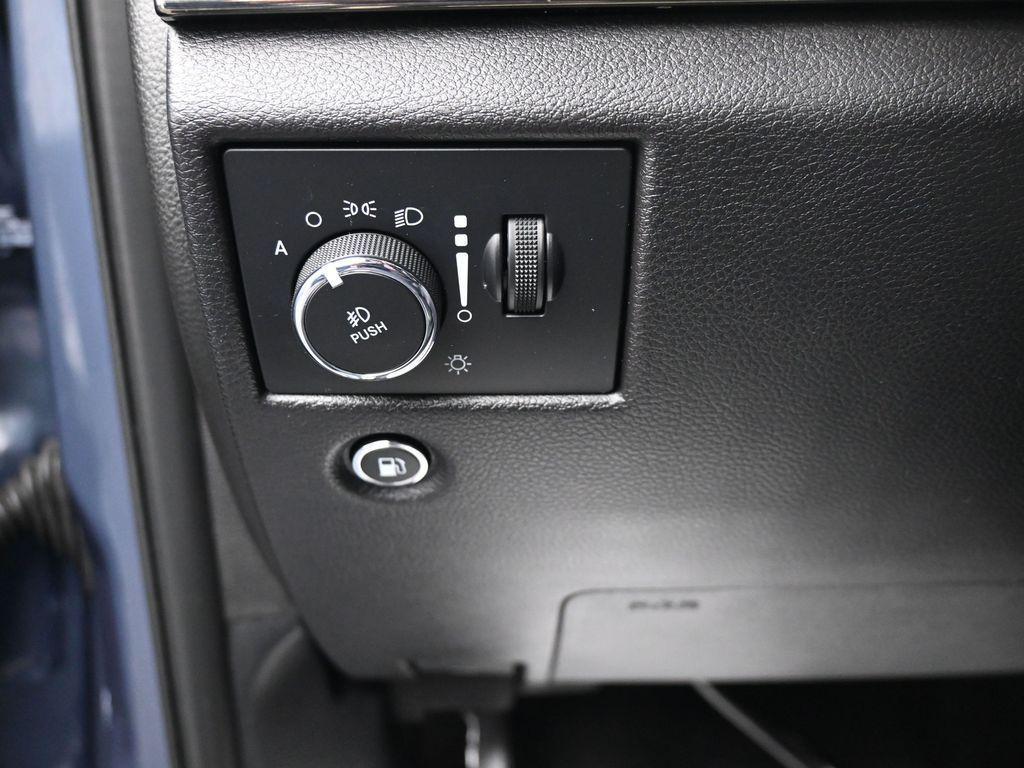 used 2021 Jeep Grand Cherokee car, priced at $28,387