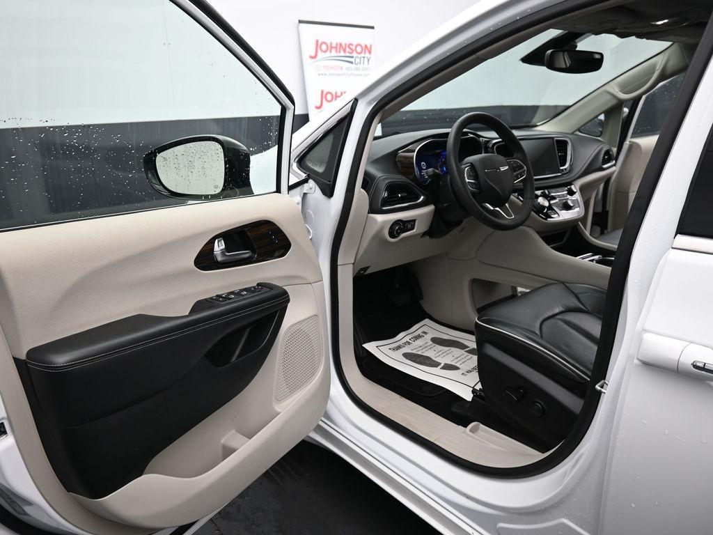 used 2023 Chrysler Pacifica car, priced at $23,058