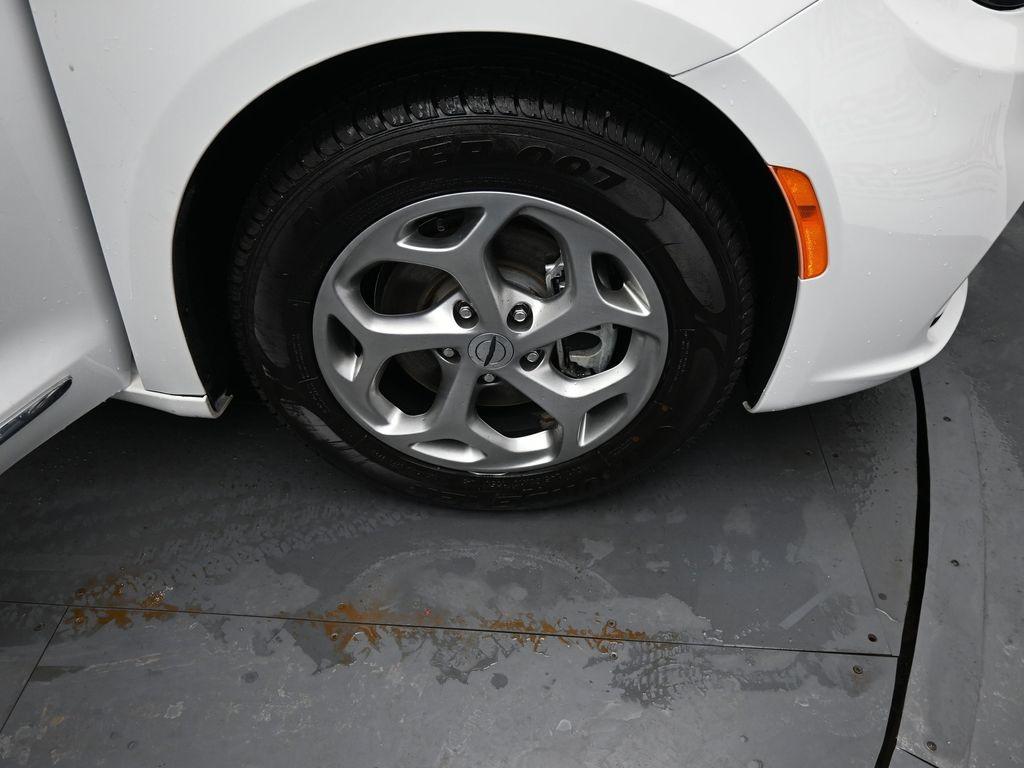 used 2023 Chrysler Pacifica car, priced at $23,058