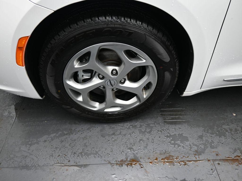 used 2023 Chrysler Pacifica car, priced at $23,058