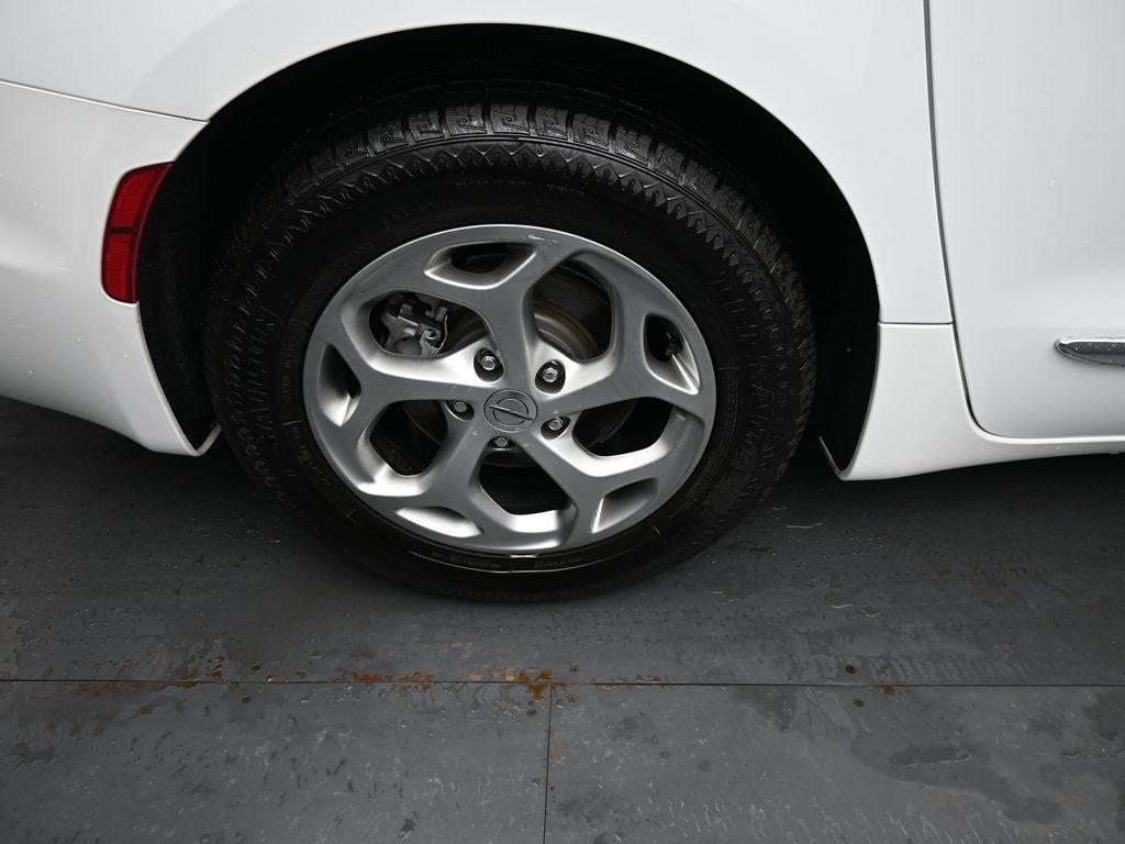 used 2023 Chrysler Pacifica car, priced at $23,058