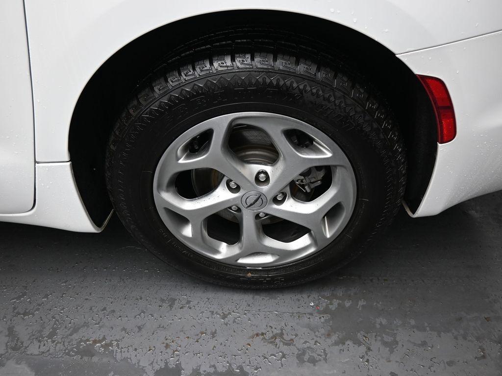 used 2023 Chrysler Pacifica car, priced at $23,058