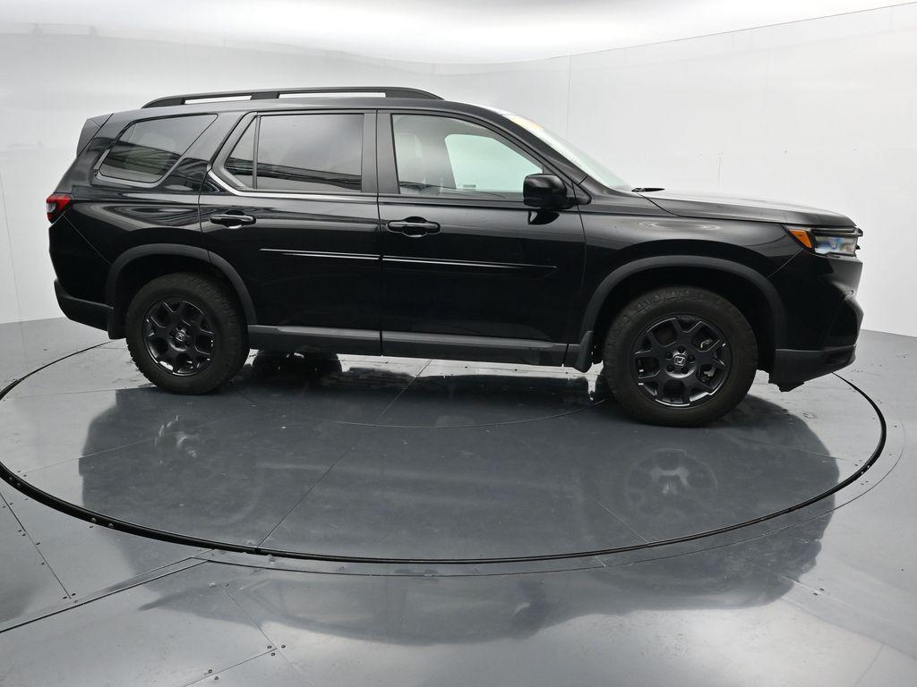used 2025 Honda Pilot car, priced at $45,566