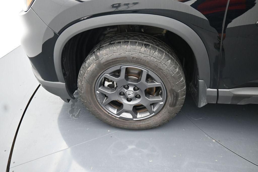 used 2025 Honda Pilot car, priced at $45,566