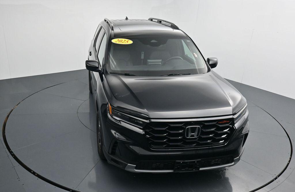 used 2025 Honda Pilot car, priced at $45,566