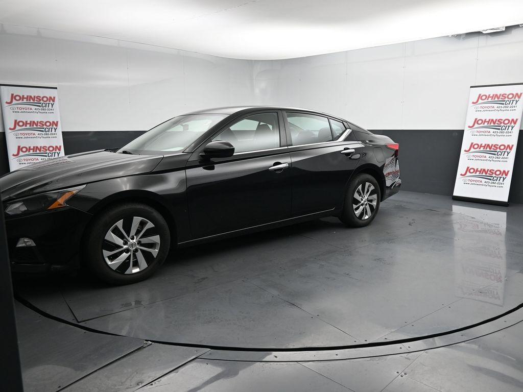 2022 Super Black Clearcoat Nissan Altima