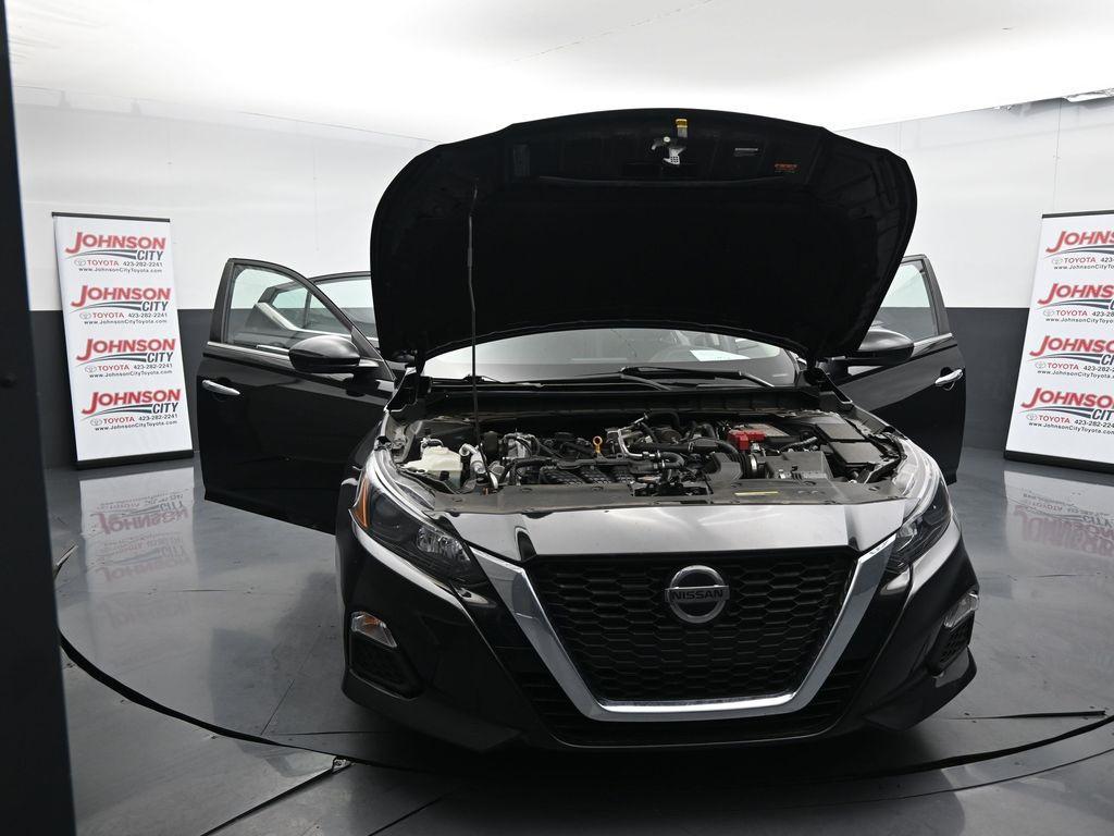 2022 Super Black Clearcoat Nissan Altima