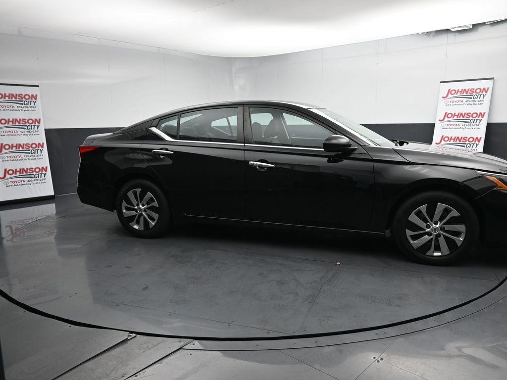 2022 Super Black Clearcoat Nissan Altima