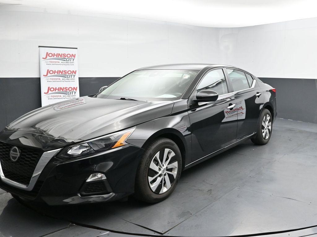 2022 Super Black Clearcoat Nissan Altima