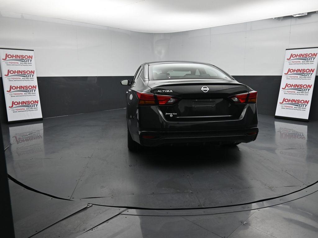 2022 Super Black Clearcoat Nissan Altima