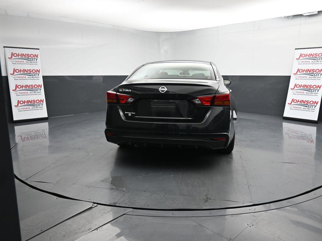 2022 Super Black Clearcoat Nissan Altima