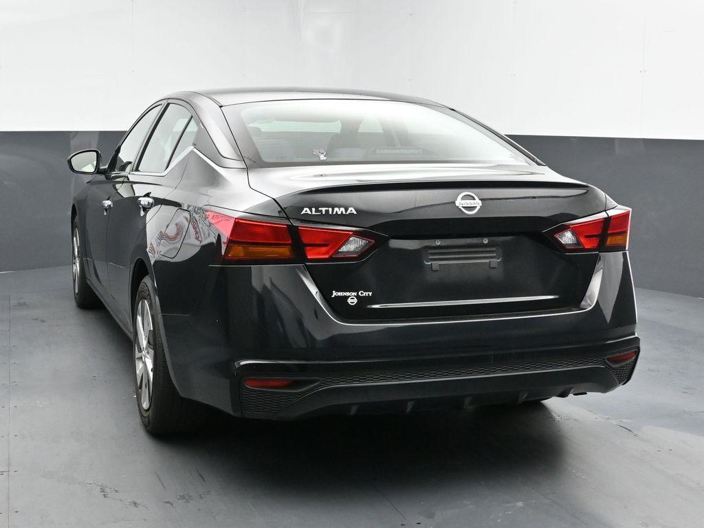 2022 Super Black Clearcoat Nissan Altima