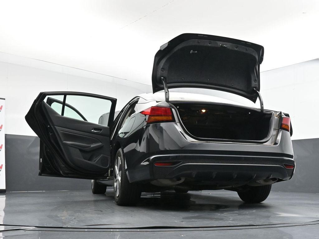 2022 Super Black Clearcoat Nissan Altima