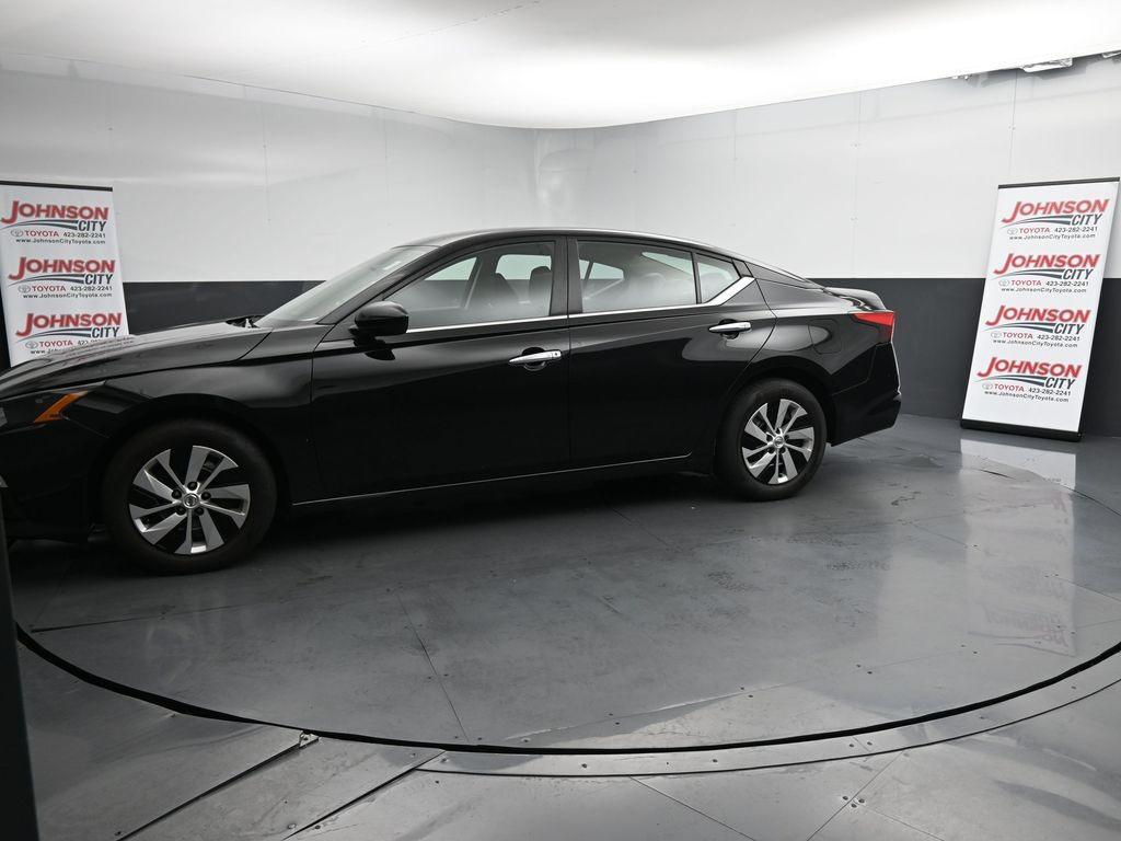 2022 Super Black Clearcoat Nissan Altima