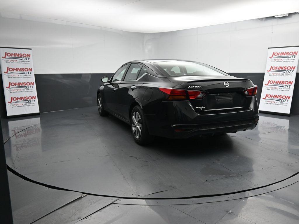 2022 Super Black Clearcoat Nissan Altima