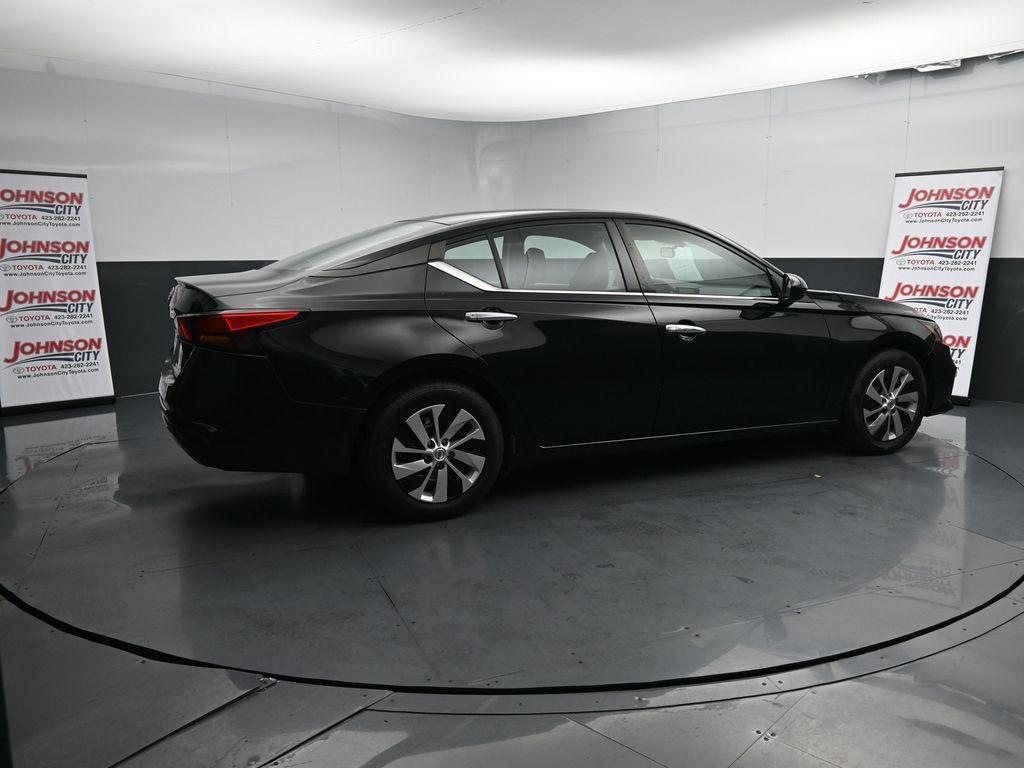 2022 Super Black Clearcoat Nissan Altima