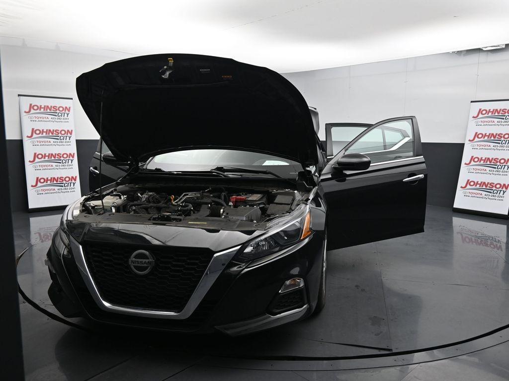 2022 Super Black Clearcoat Nissan Altima