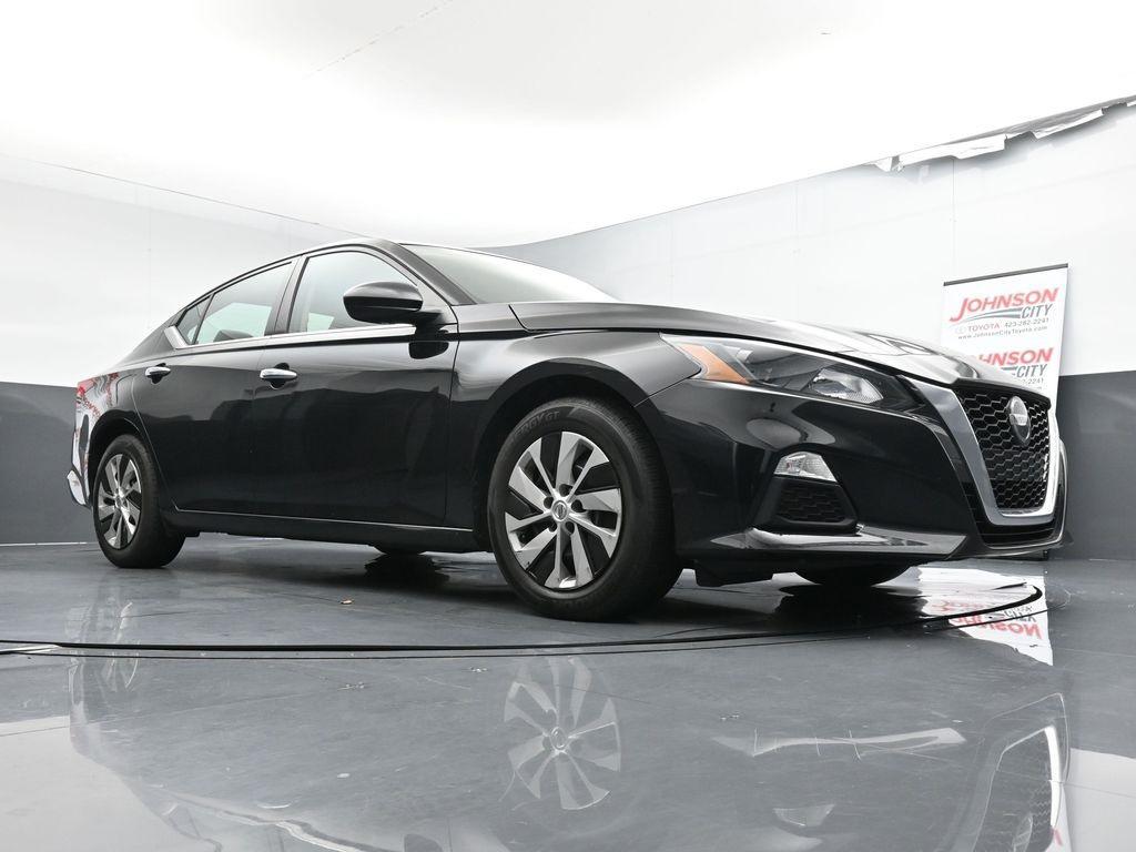 2022 Super Black Clearcoat Nissan Altima
