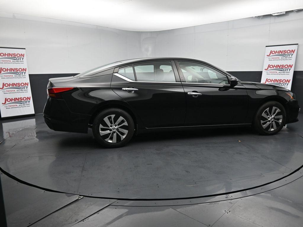 2022 Super Black Clearcoat Nissan Altima