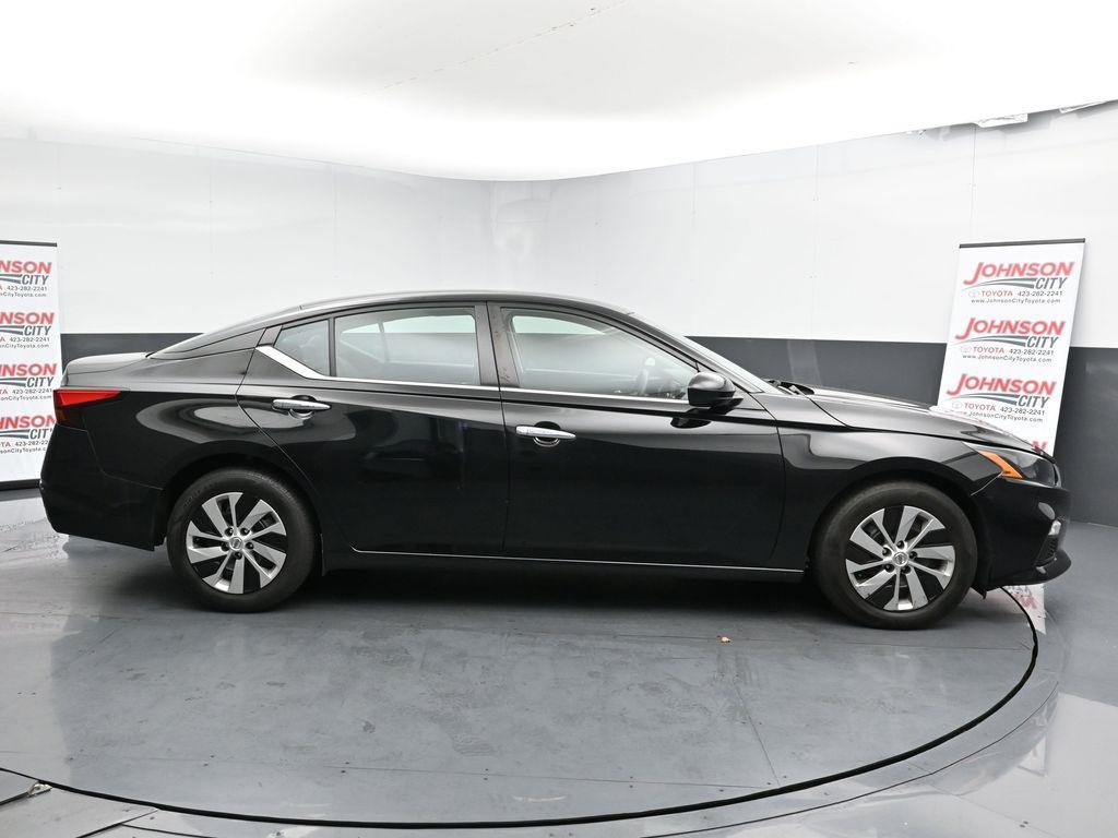2022 Super Black Clearcoat Nissan Altima
