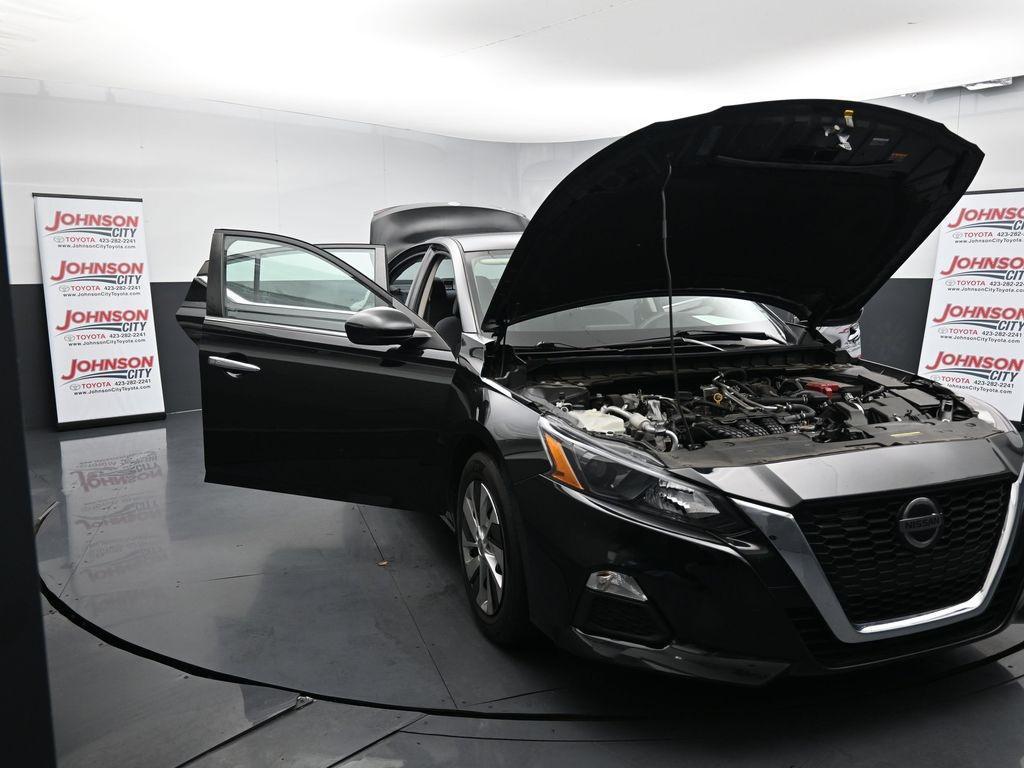 2022 Super Black Clearcoat Nissan Altima