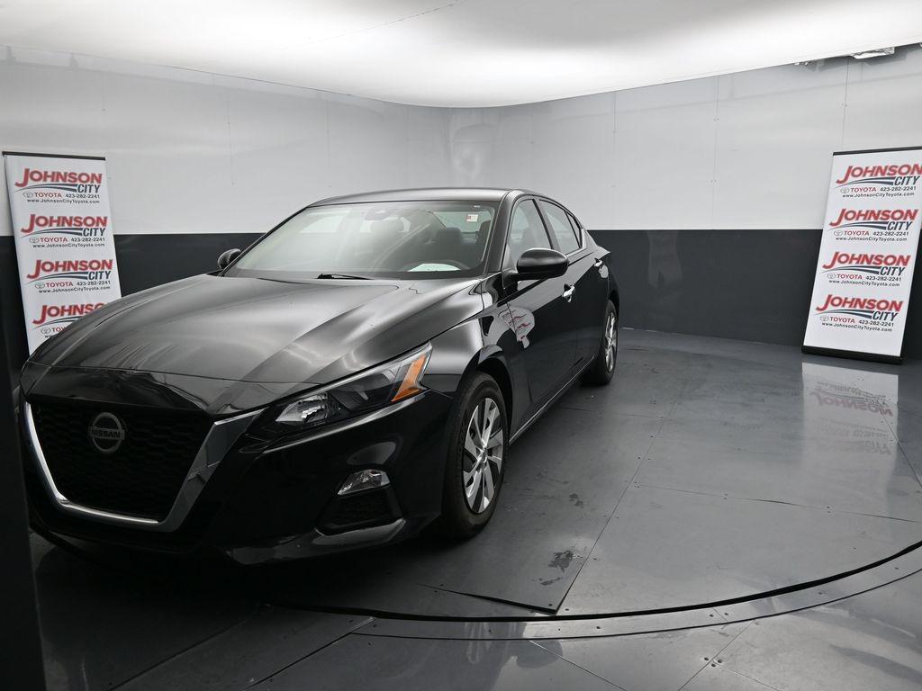 2022 Super Black Clearcoat Nissan Altima