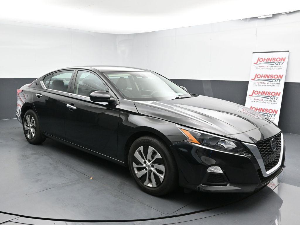 2022 Super Black Clearcoat Nissan Altima