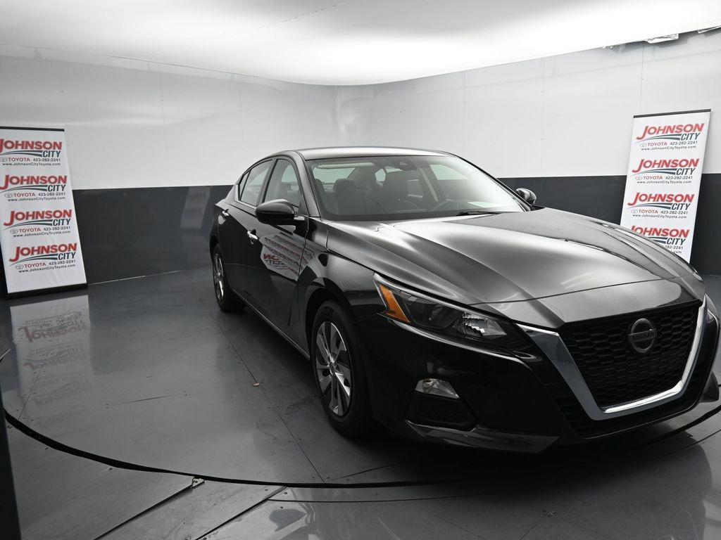 2022 Super Black Clearcoat Nissan Altima