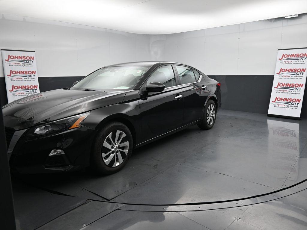 2022 Super Black Clearcoat Nissan Altima