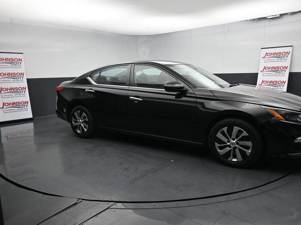 2022 Super Black Clearcoat Nissan Altima