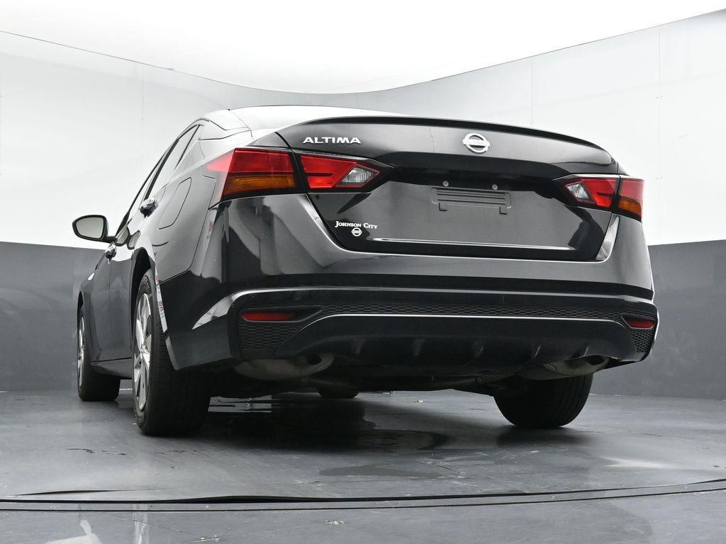 2022 Super Black Clearcoat Nissan Altima